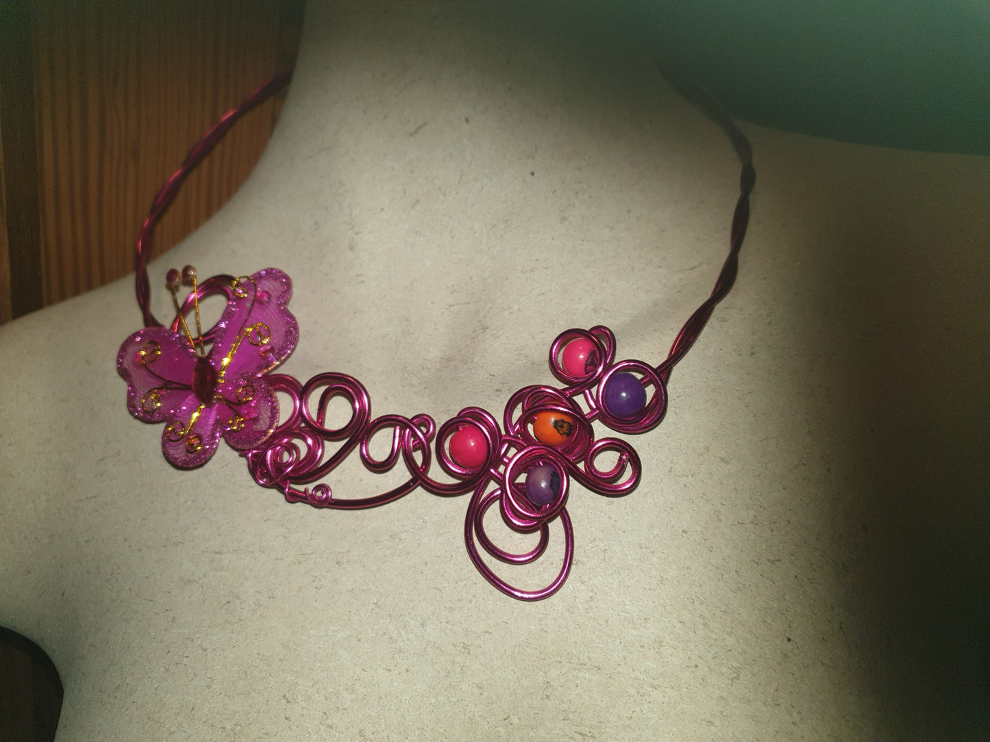 Collier Fuchsia Papillon Acai