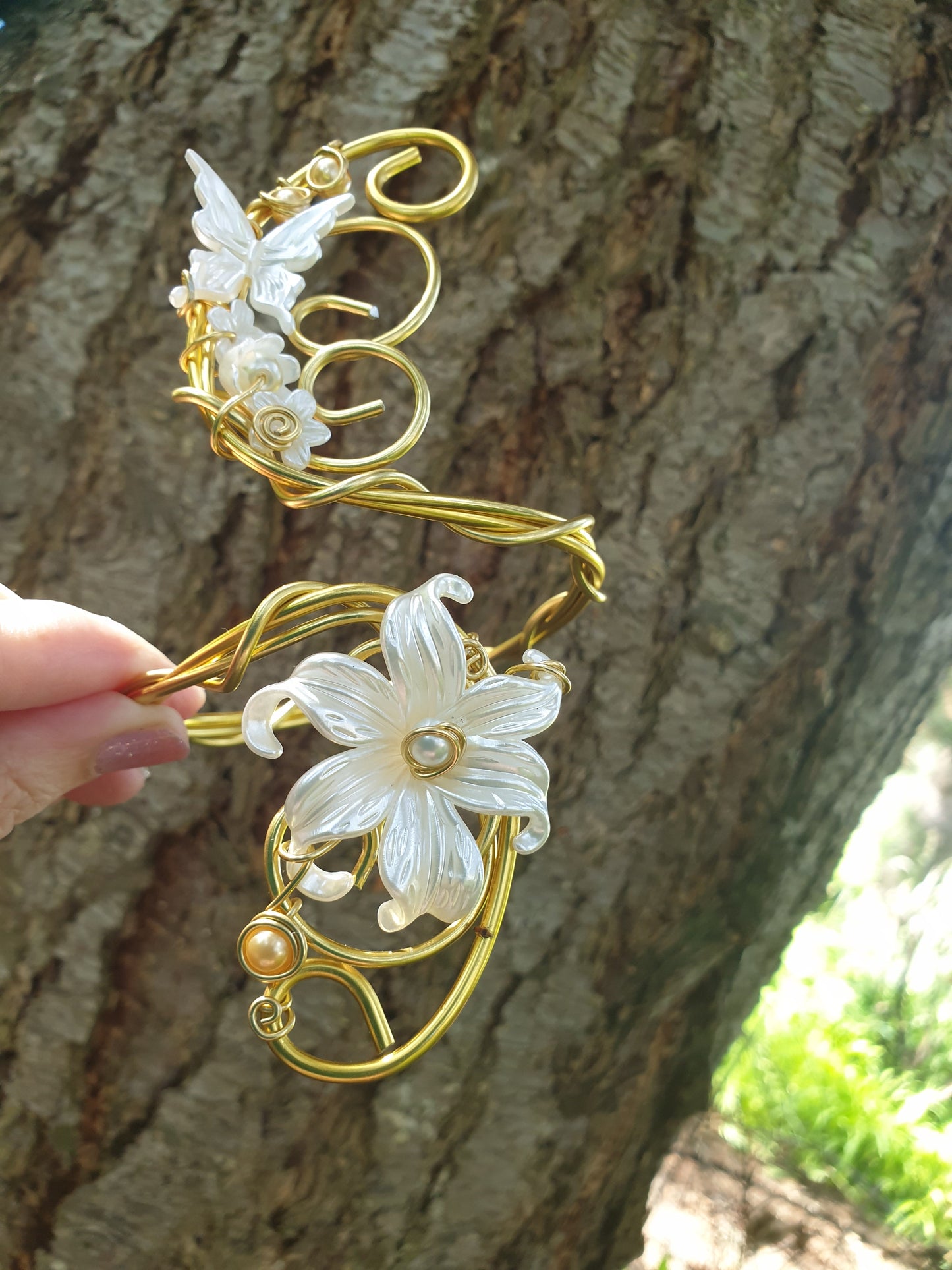 Bracelet de Bras UNIQUE doré fleur et papillon Nacré