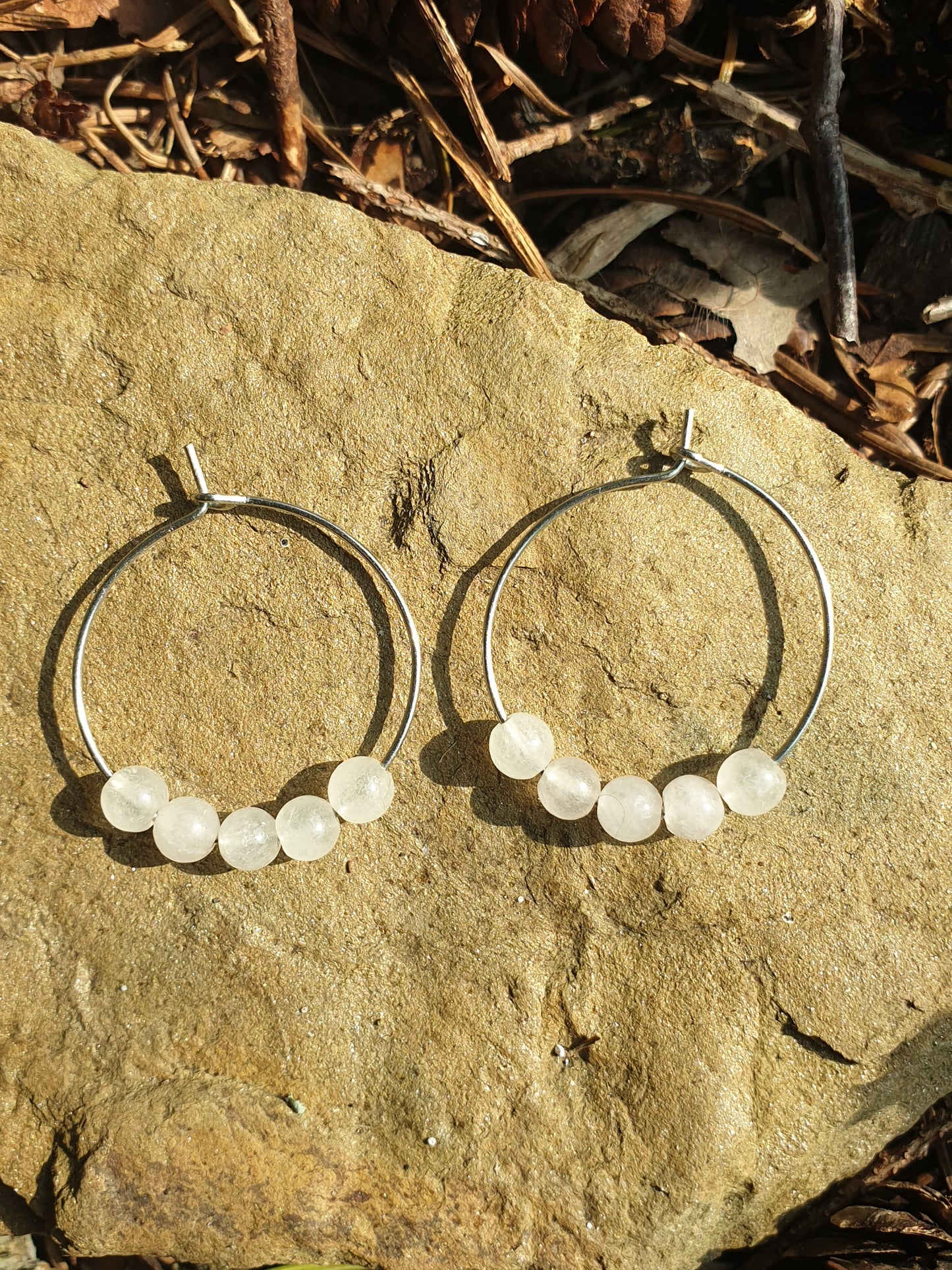 Boucles d'oreilles créoles argentées quartz rose très clair
