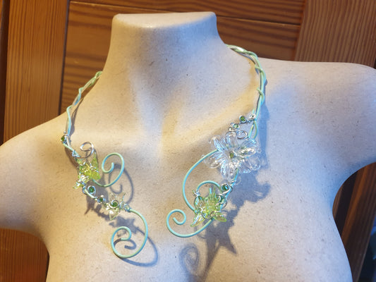 Collier Fleur papillon vert d'eau