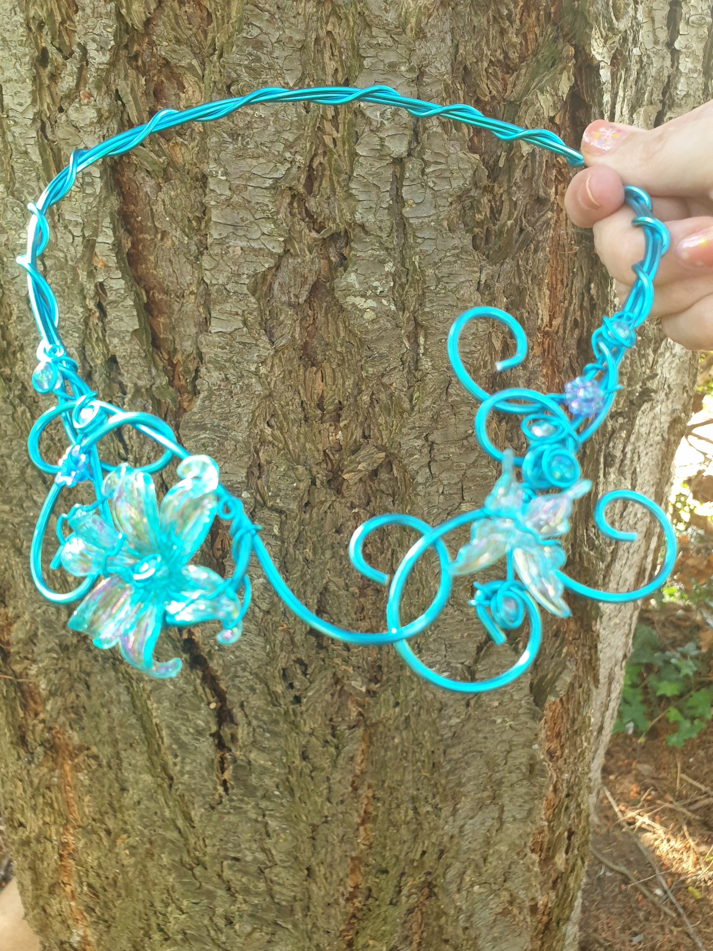 Collier Bleu Turquoise fleur et Papillon