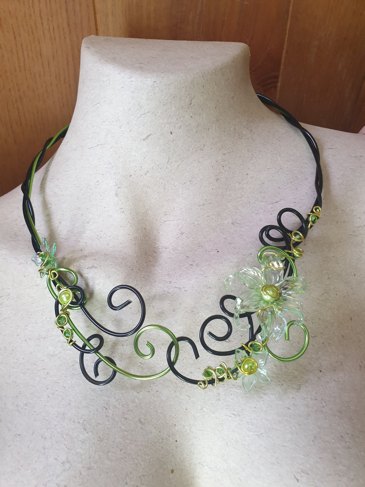Collier Volutes Noir et VERT